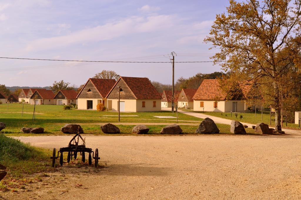 Hotel Le Lac Bleu Lacapelle-Marival Zewnętrze zdjęcie