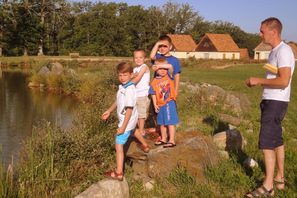 Hotel Le Lac Bleu Lacapelle-Marival Zewnętrze zdjęcie