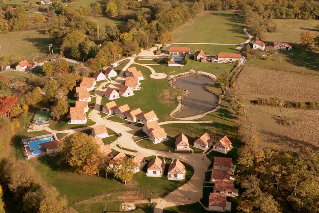 Hotel Le Lac Bleu Lacapelle-Marival Zewnętrze zdjęcie