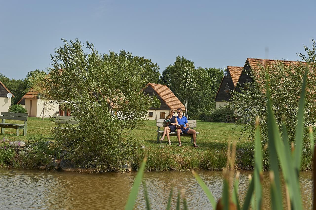 Hotel Le Lac Bleu Lacapelle-Marival Zewnętrze zdjęcie