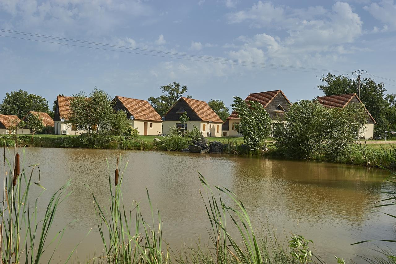 Hotel Le Lac Bleu Lacapelle-Marival Zewnętrze zdjęcie